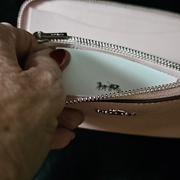 Coach NWT #F58053 Leather Cell Wallet Color: Blush - Picture 6 of 9